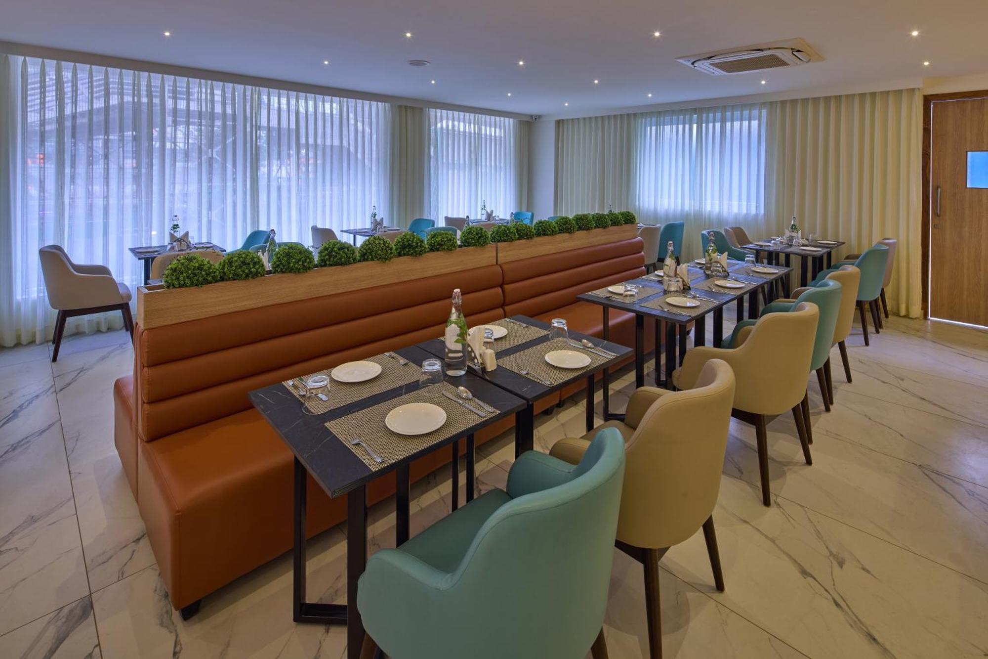 Grand Continent Hebbal A Sarovar Portico Affiliate Hotel Bangalore Esterno foto