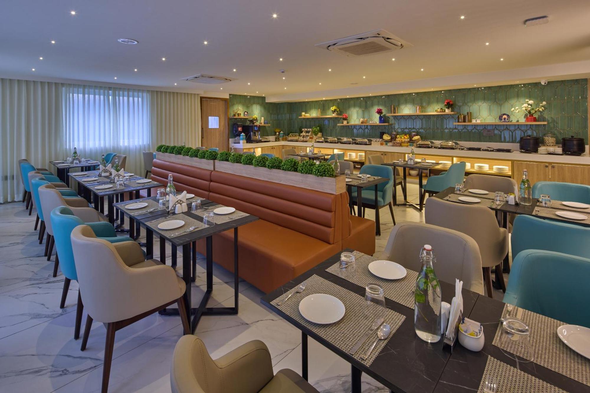 Grand Continent Hebbal A Sarovar Portico Affiliate Hotel Bangalore Esterno foto